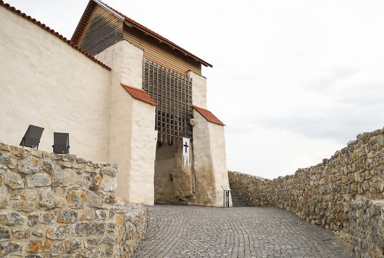 Cetatea Medievala Seini (Zynir), Romania, Romania